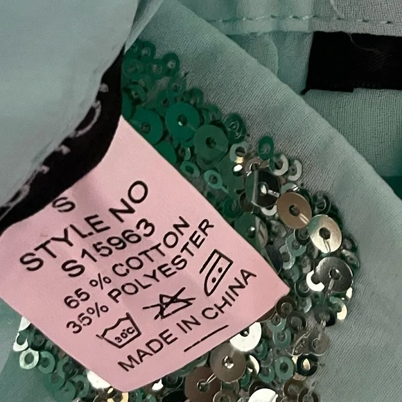 Women’s Sleeveless Mint Sequins Button Top
New - Picture 7 of 7